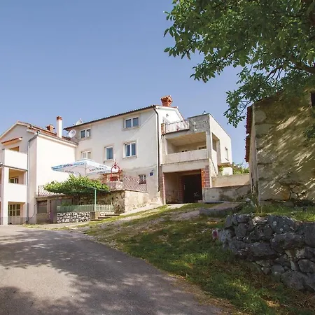 3 Bedroom Awesome In Apartment *