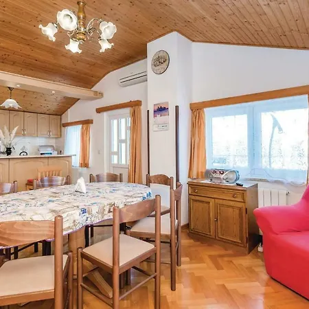 Appartement Stunning In Brseč