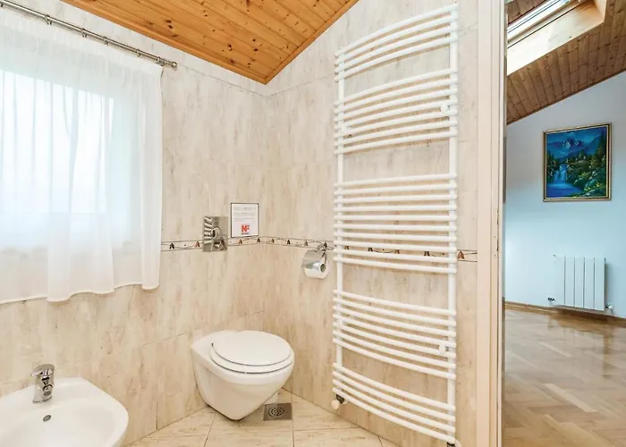 Stunning In דירה Brseč