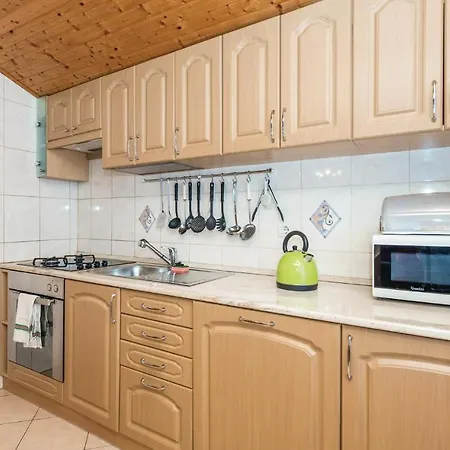 3 Bedroom Awesome In Apartman Brseč