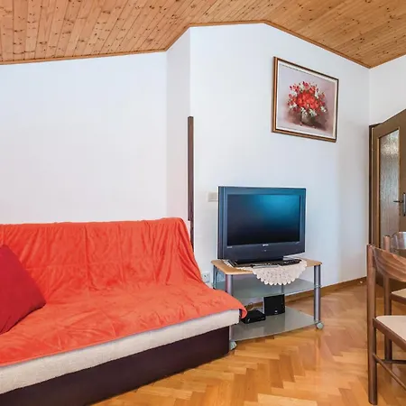 Beautiful In With Kitchen Apartment *